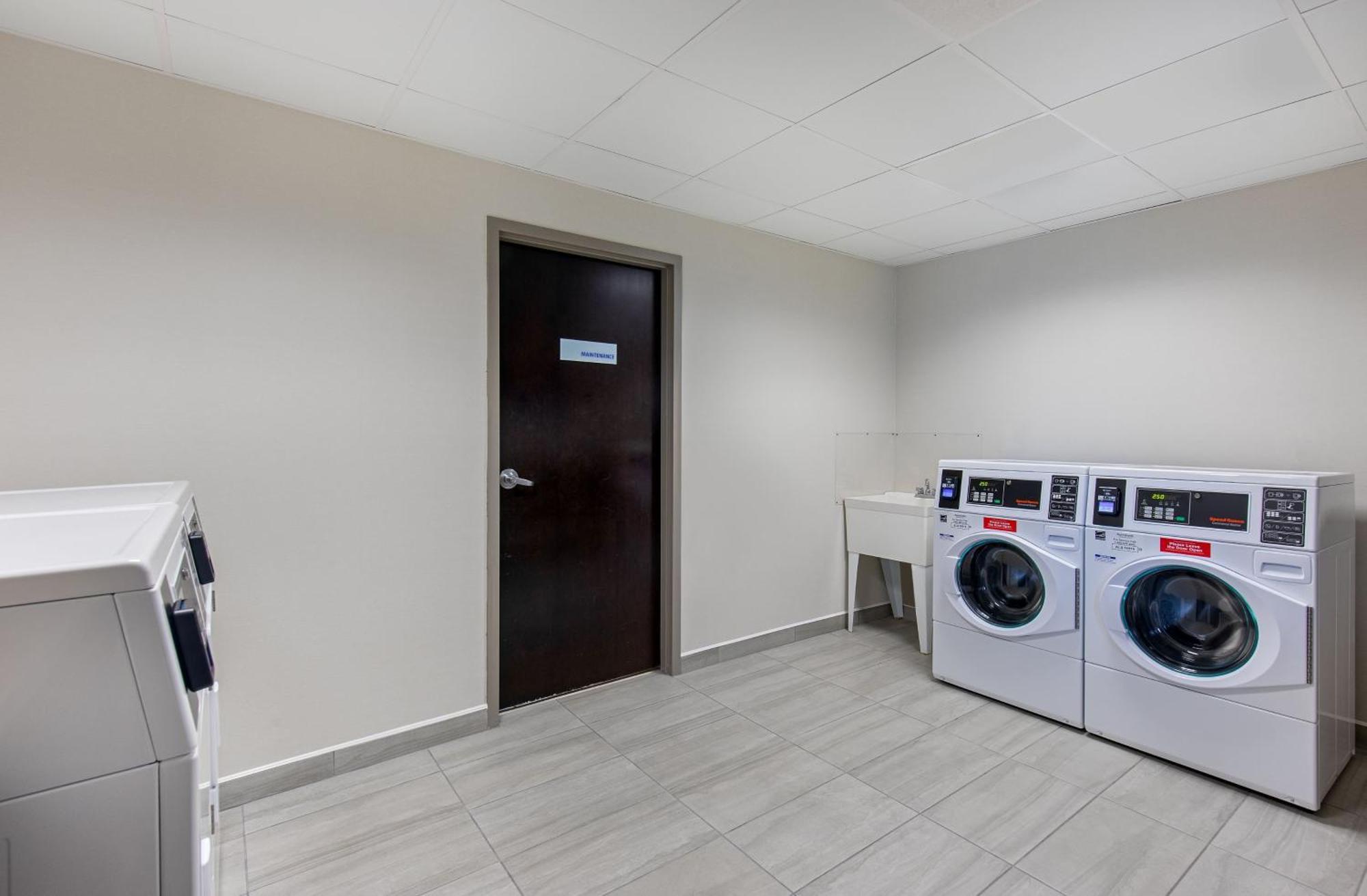 Holiday Inn Express & Suites - Cleveland Northwest By Ihg מראה חיצוני תמונה