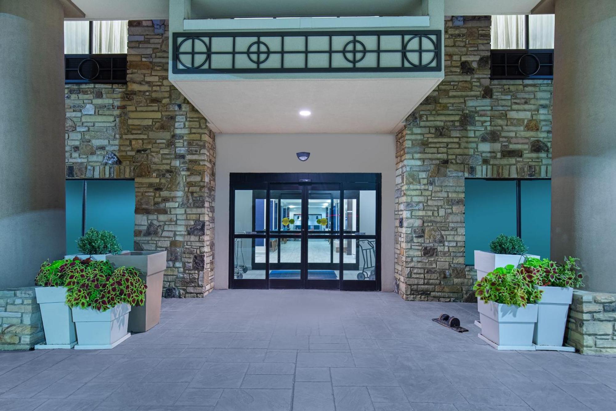 Holiday Inn Express & Suites - Cleveland Northwest By Ihg מראה חיצוני תמונה