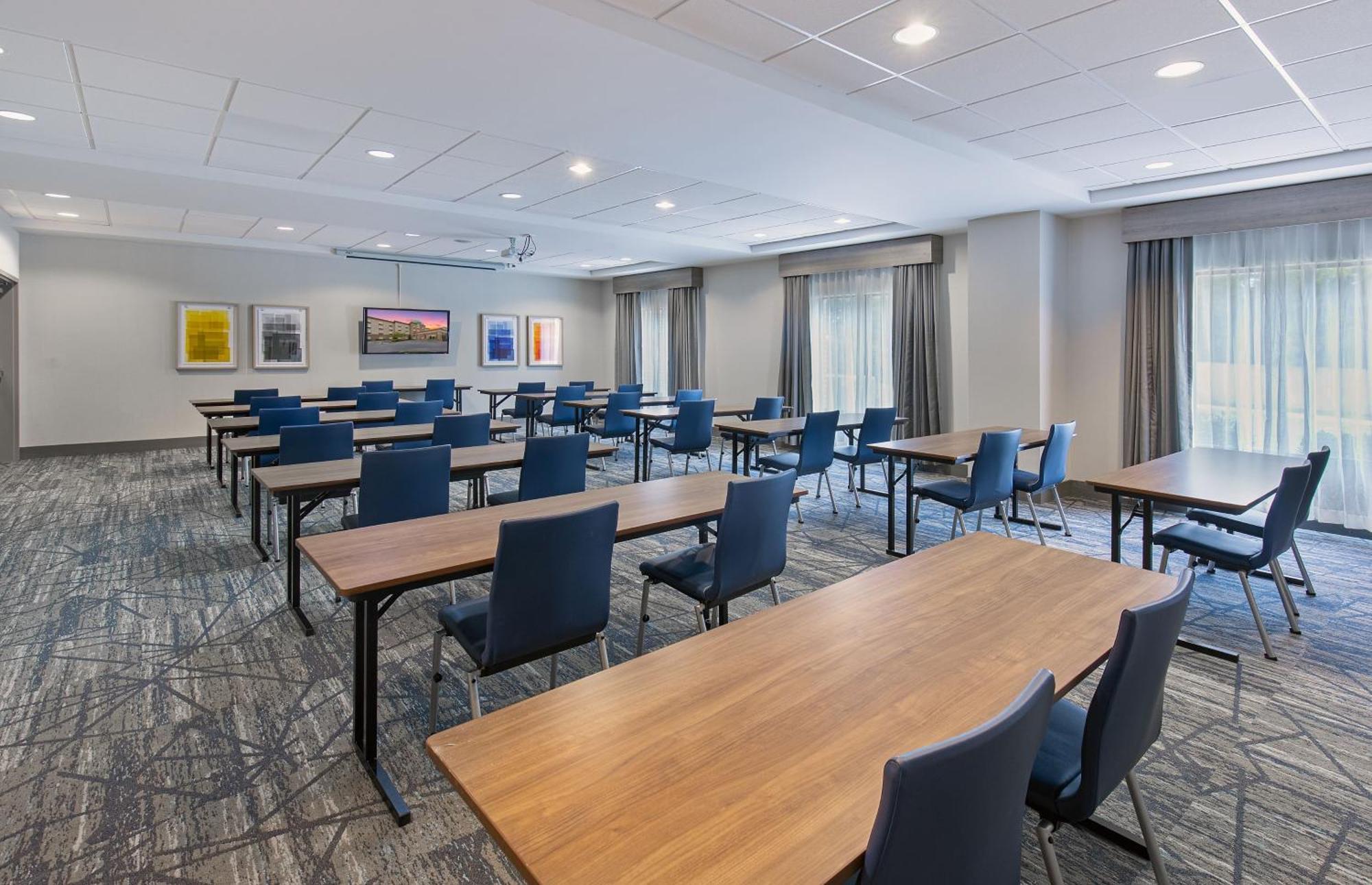 Holiday Inn Express & Suites - Cleveland Northwest By Ihg מראה חיצוני תמונה