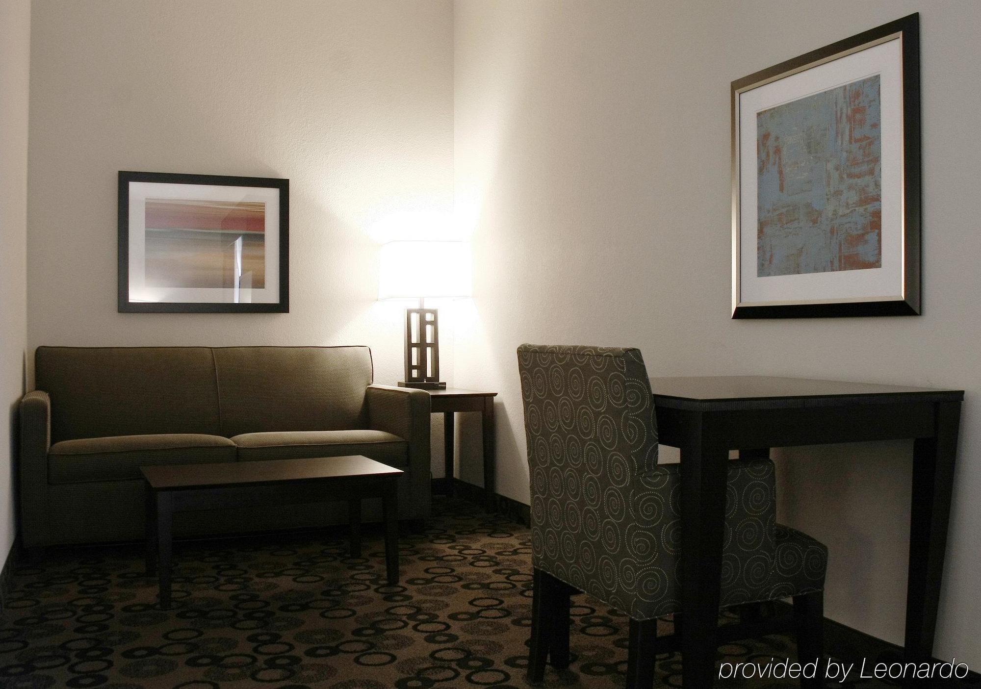 Holiday Inn Express & Suites - Cleveland Northwest By Ihg מראה חיצוני תמונה