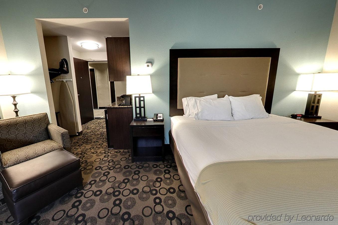 Holiday Inn Express & Suites - Cleveland Northwest By Ihg מראה חיצוני תמונה