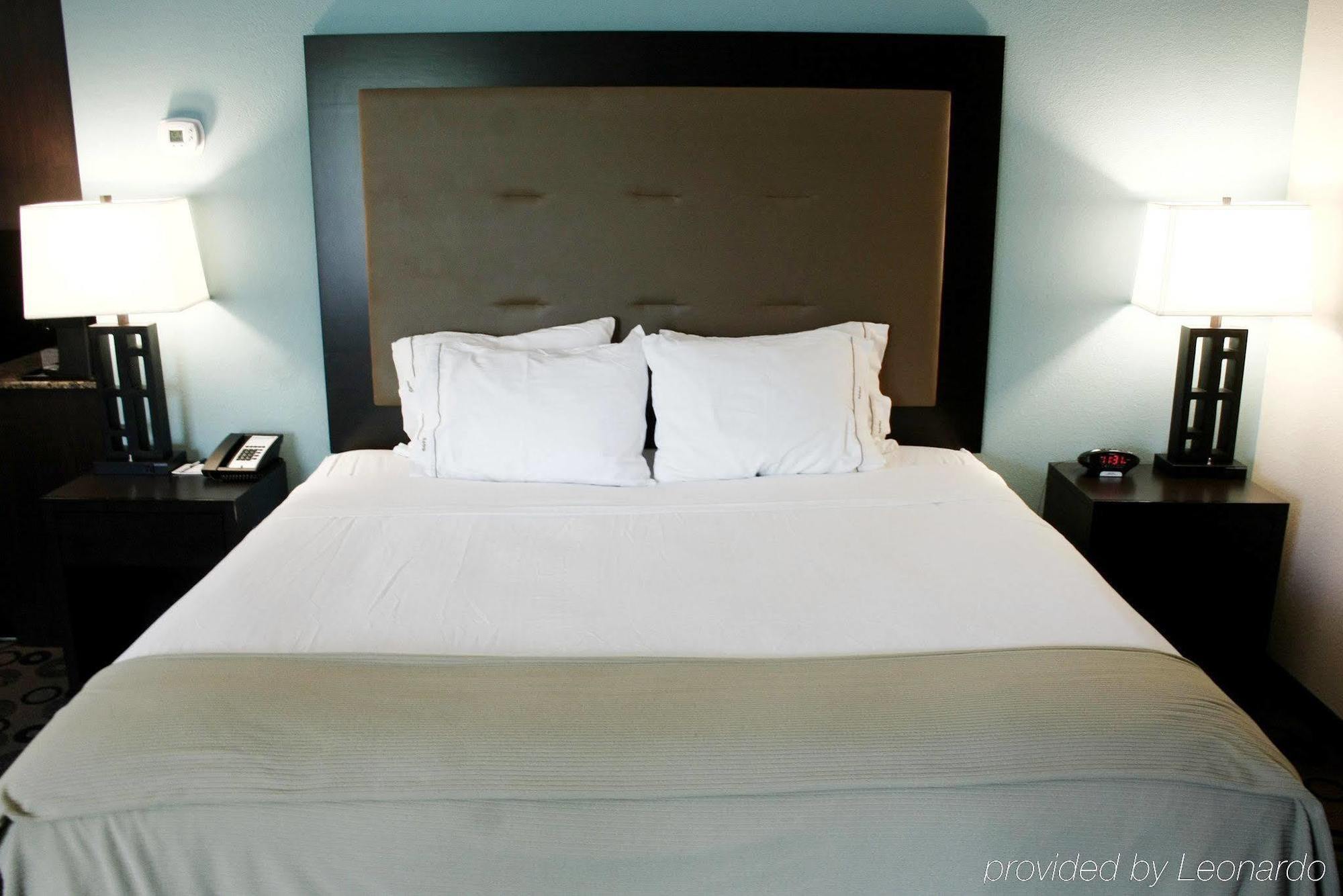 Holiday Inn Express & Suites - Cleveland Northwest By Ihg מראה חיצוני תמונה