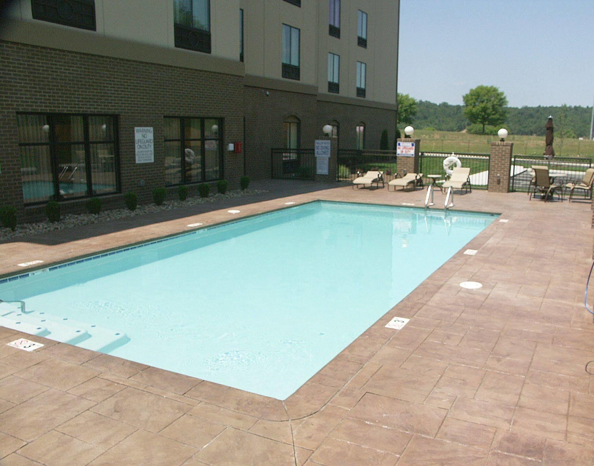 Holiday Inn Express & Suites - Cleveland Northwest By Ihg מראה חיצוני תמונה