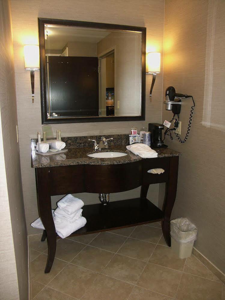 Holiday Inn Express & Suites - Cleveland Northwest By Ihg מראה חיצוני תמונה