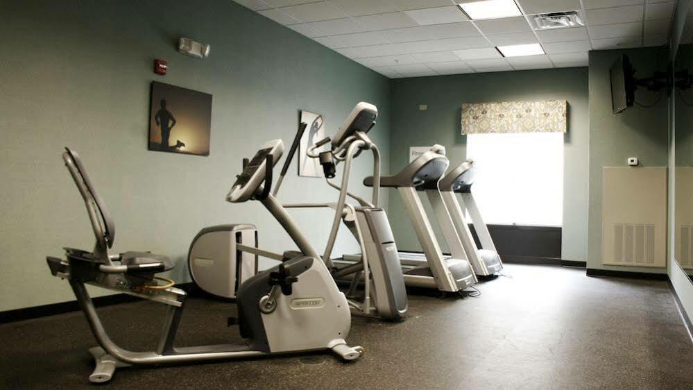 Holiday Inn Express & Suites - Cleveland Northwest By Ihg מראה חיצוני תמונה