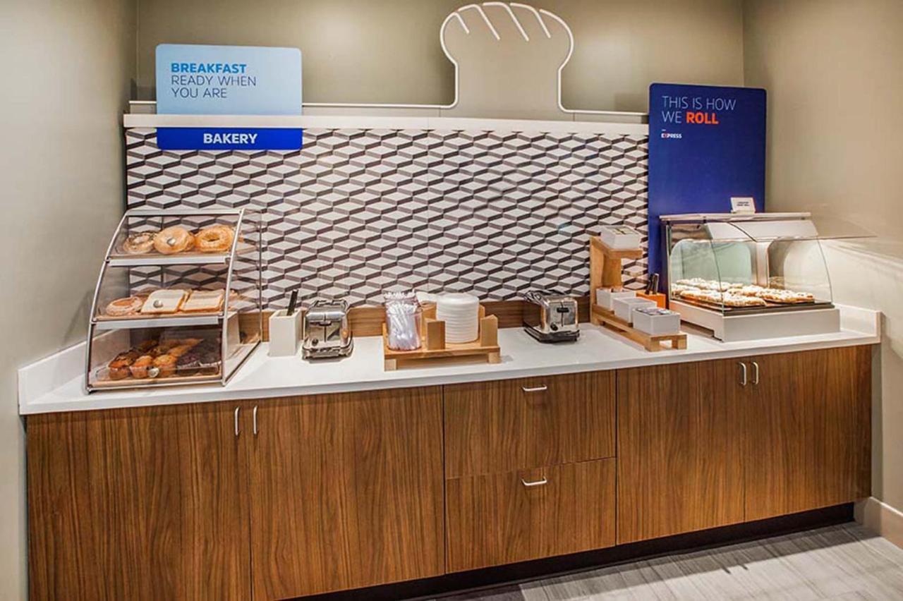 Holiday Inn Express & Suites - Cleveland Northwest By Ihg מראה חיצוני תמונה