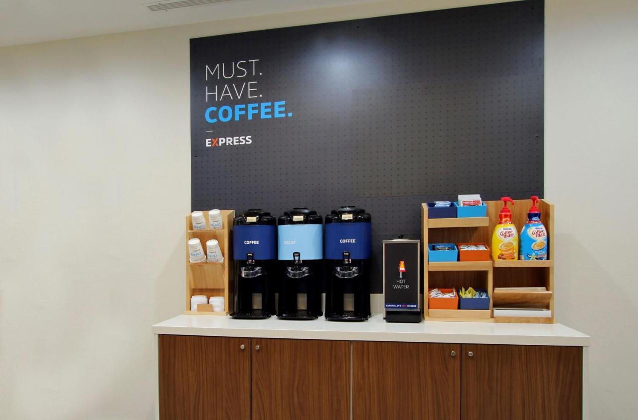 Holiday Inn Express & Suites - Cleveland Northwest By Ihg מראה חיצוני תמונה